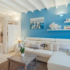Amazing With Private Parking Appartamento